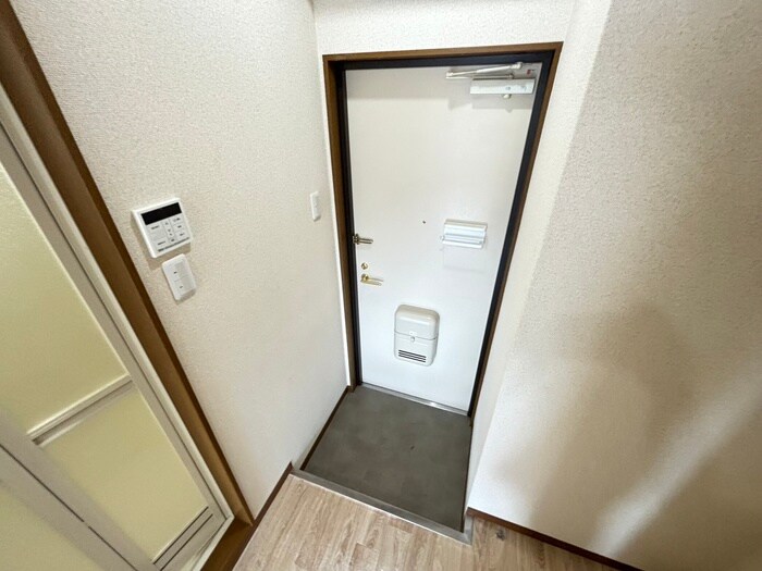 物件内観写真15　(玄関)