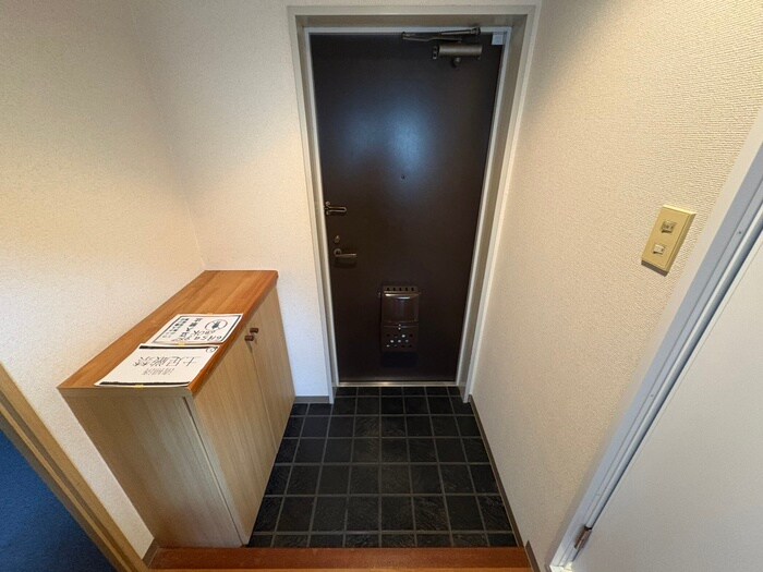 物件内観写真18　(玄関)
