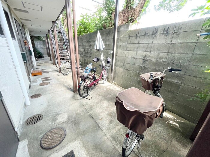 物件外観写真3　(駐輪場)