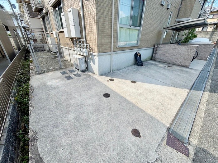 物件外観写真4　(駐車場)