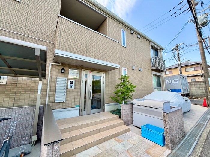 物件外観写真5　(エントランス部分)