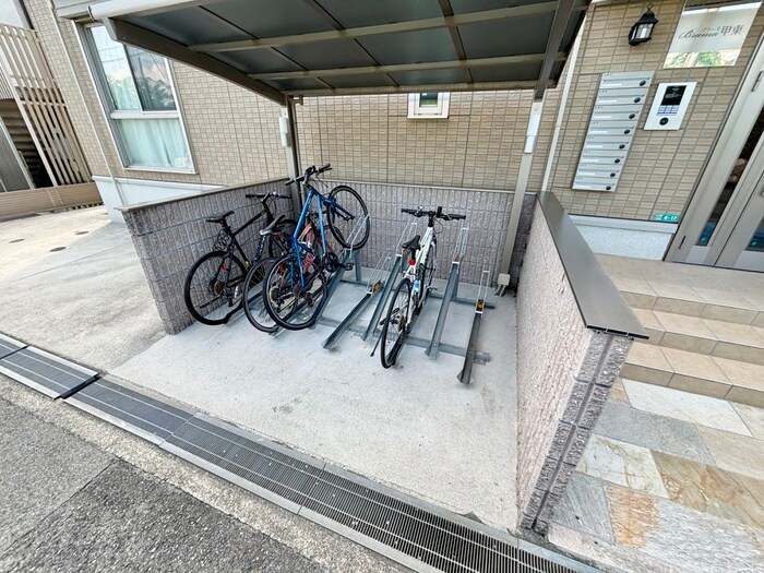 物件外観写真6　(駐輪場)