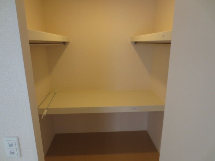 物件内観写真12　(収納)