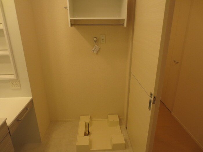 物件内観写真18　(洗濯機置場)