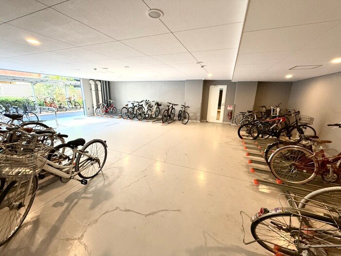 物件外観写真3　(駐輪場)