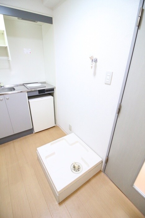 物件内観写真12　(洗濯機置場)