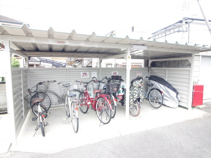 物件外観写真4　(駐輪場)