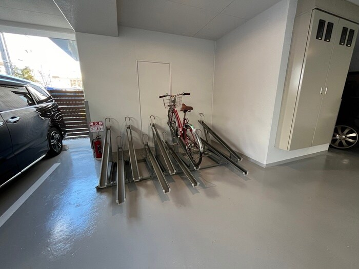 物件外観写真6　(駐輪場)