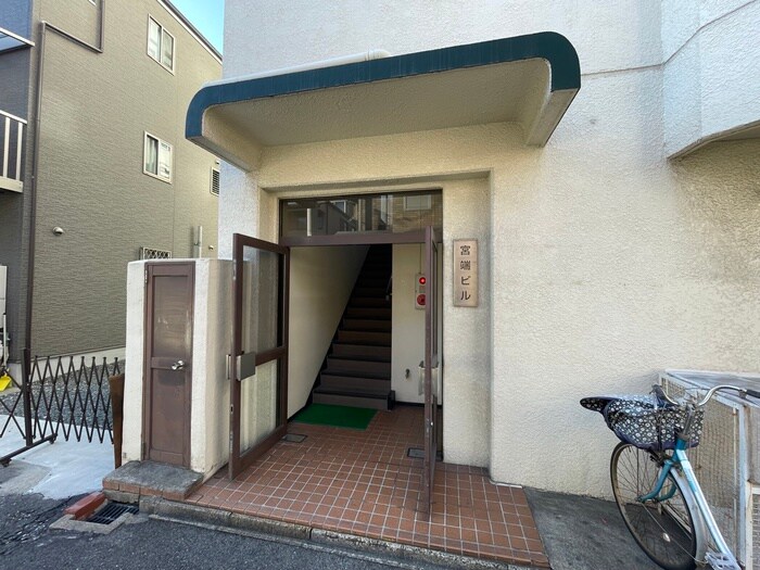 物件外観写真3　(エントランス部分)