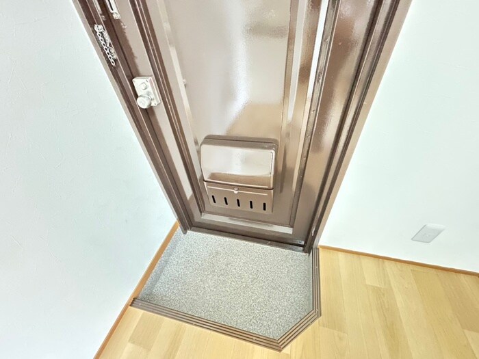 物件内観写真16　(玄関)