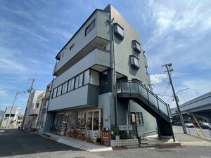 ﾌﾛﾝﾄ･ﾊﾟﾃﾞｨ･ﾌﾞﾘｯｸｽ(1－3F)外観写真