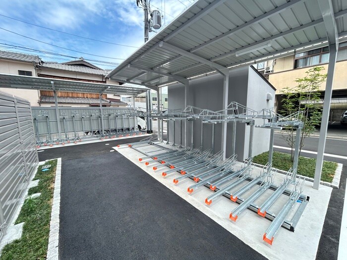 物件外観写真3　(駐輪場)