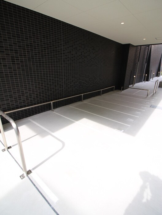 物件外観写真6　(バイク置き場)