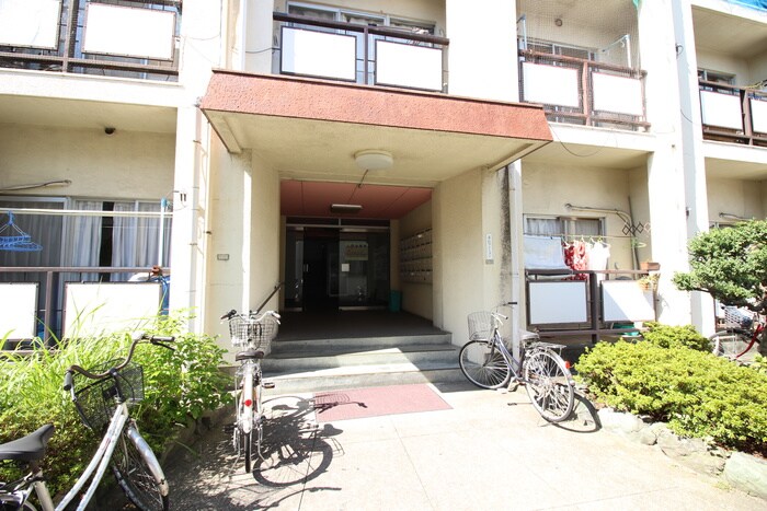 物件外観写真3　(エントランス部分)