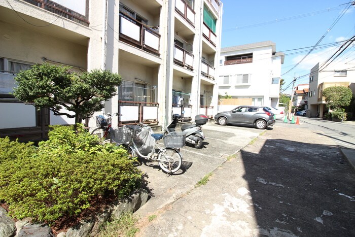 物件外観写真5　(駐輪場)