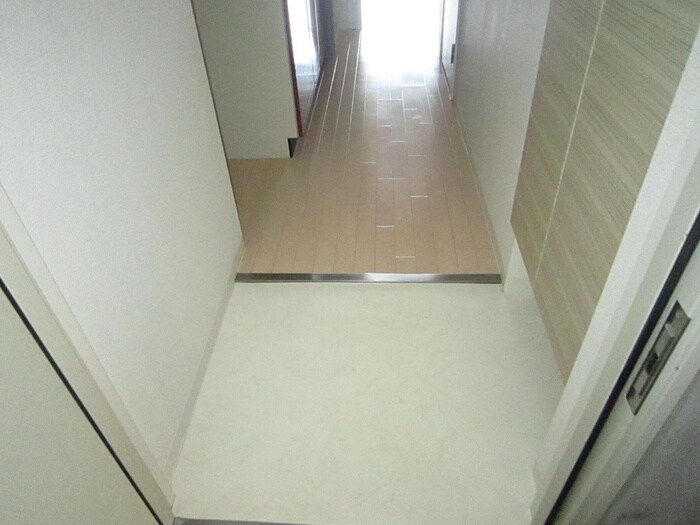 物件内観写真16　(玄関)