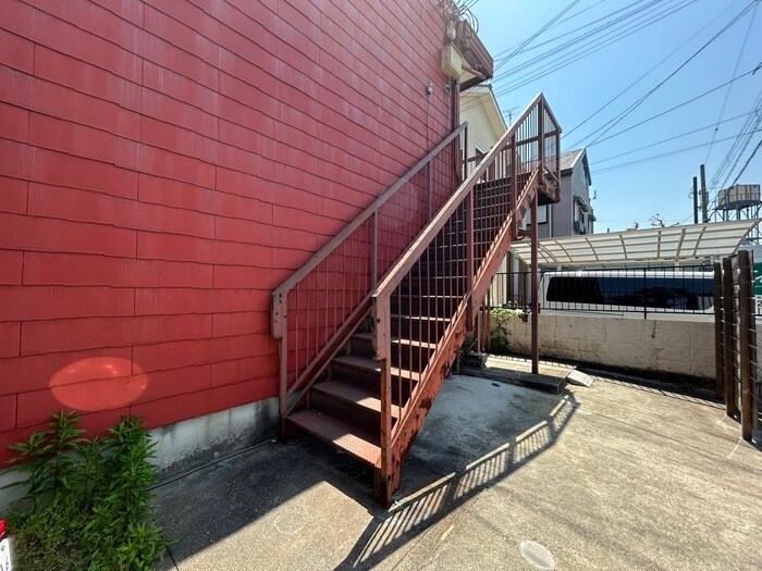 物件外観写真3　(エントランス部分)