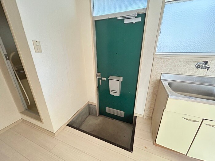 物件内観写真16　(玄関)