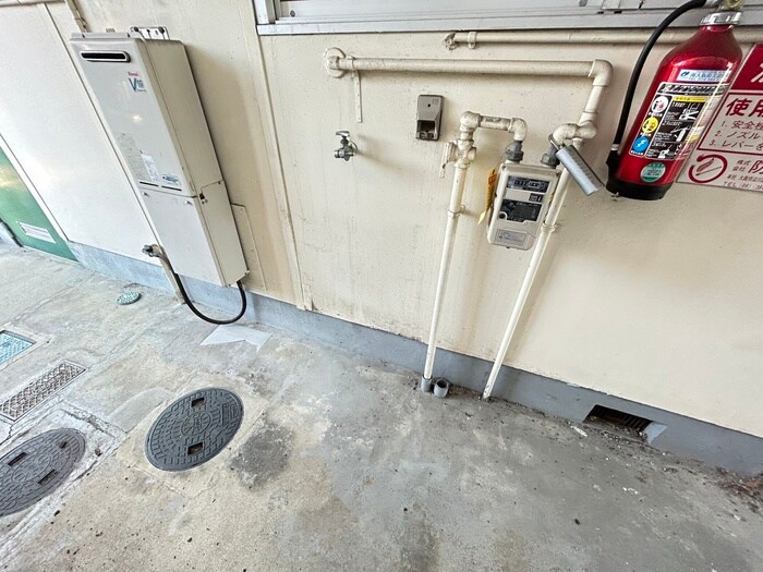 平野ハイツの洗濯機置場