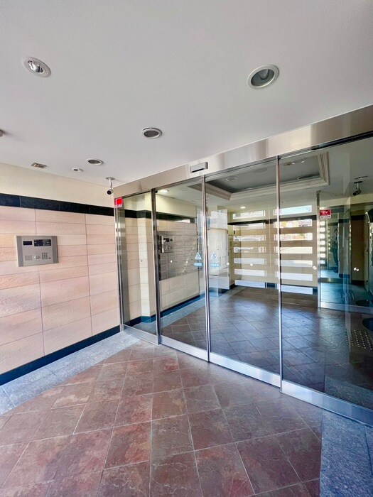 物件外観写真4　(エントランス部分)