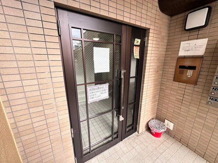 物件外観写真5　(エントランス部分)