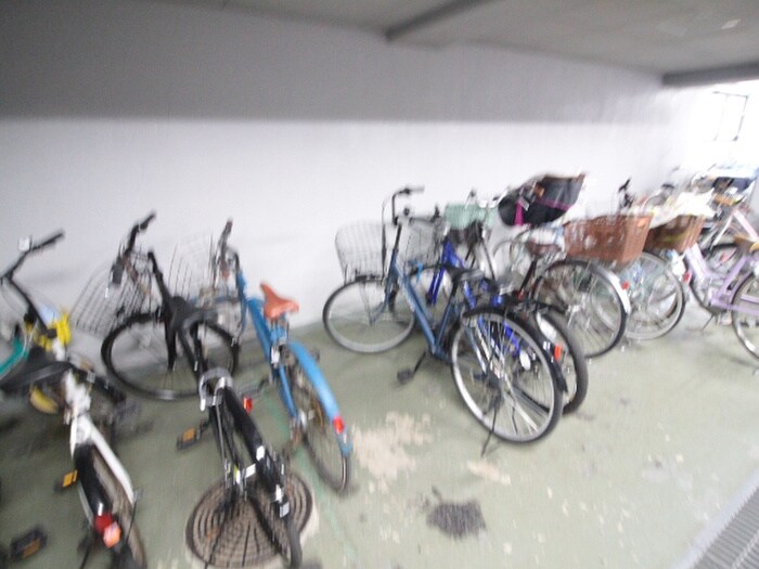 物件外観写真3　(駐輪場)