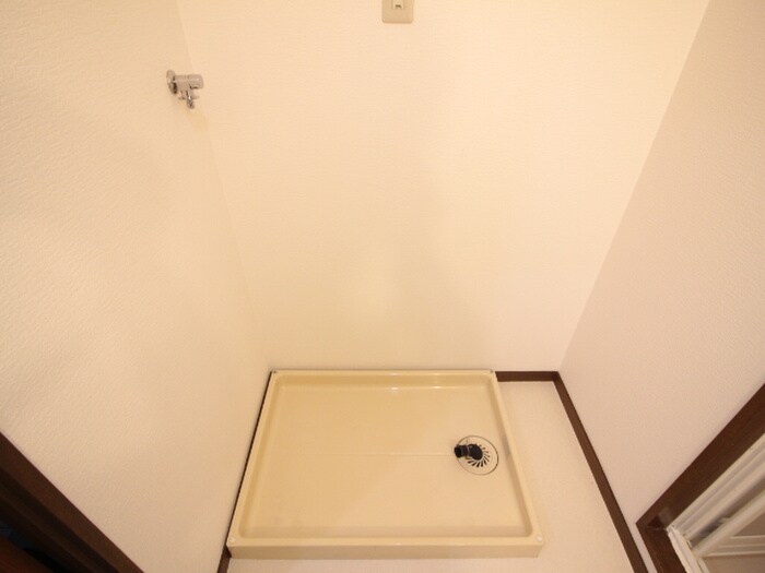 物件内観写真11　(洗濯機置場)