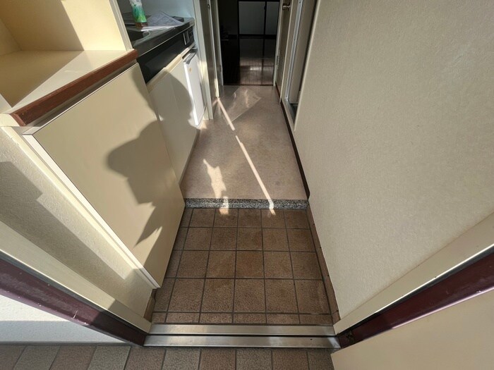 物件内観写真16　(玄関)