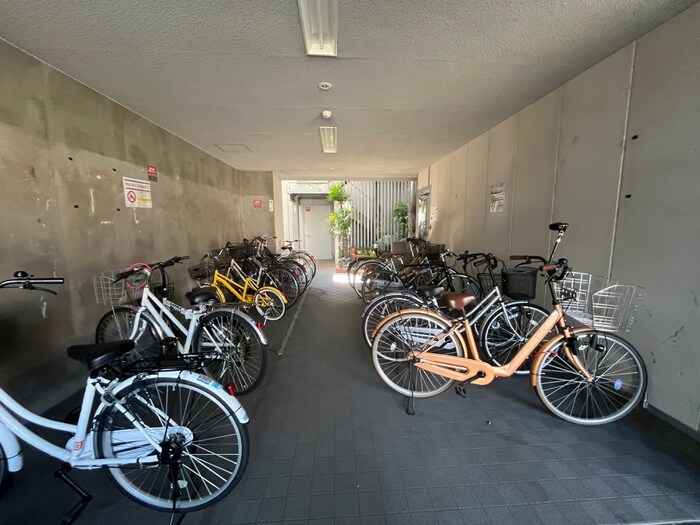 物件外観写真3　(駐輪場)