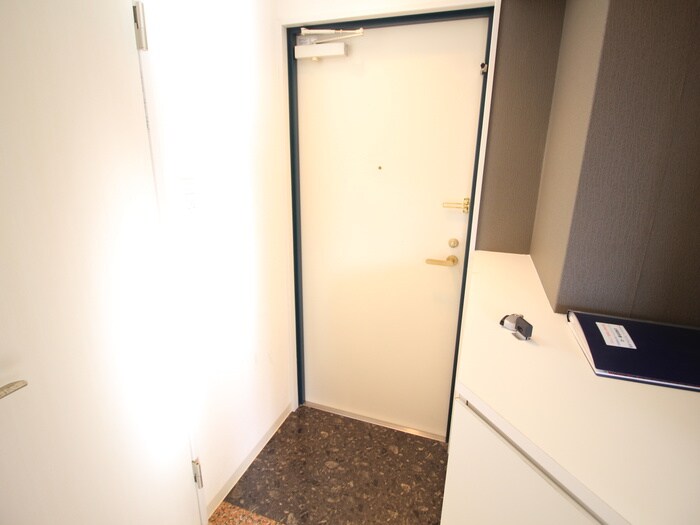 物件内観写真16　(玄関)