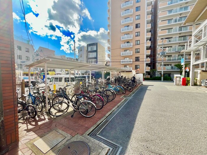物件外観写真4　(駐輪場)
