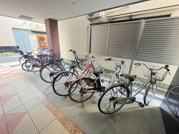 物件外観写真5　(駐輪場)