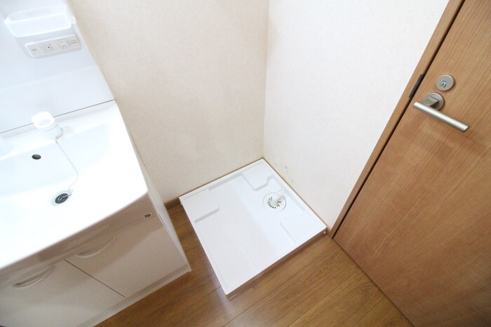 物件内観写真12　(洗濯機置場)