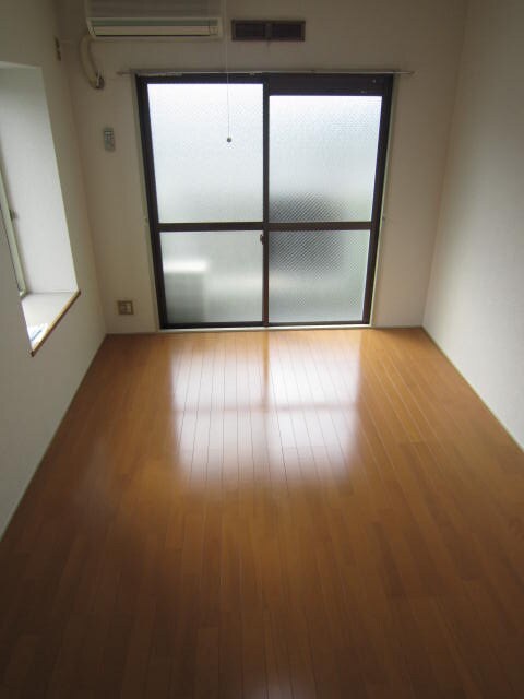 物件内観写真4　(居室)