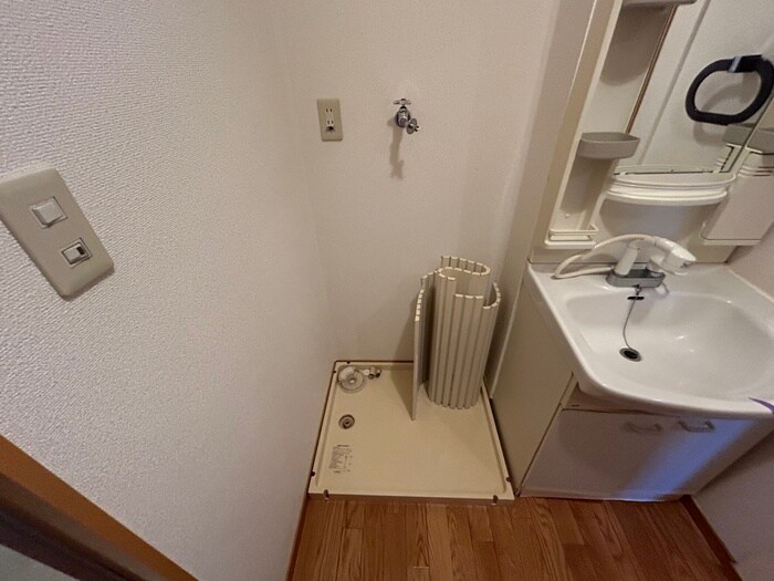 物件内観写真12　(洗濯機置場)