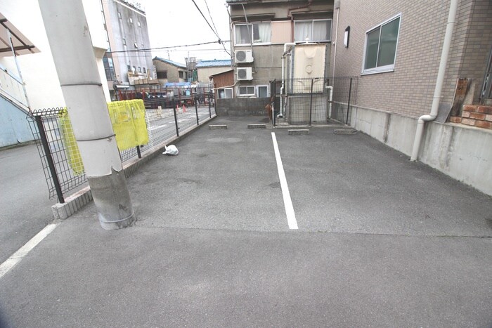 物件外観写真2　(駐車場)