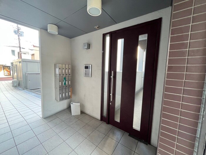 物件外観写真4　(エントランス部分)