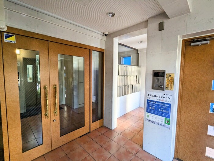 物件外観写真4　(エントランス部分)