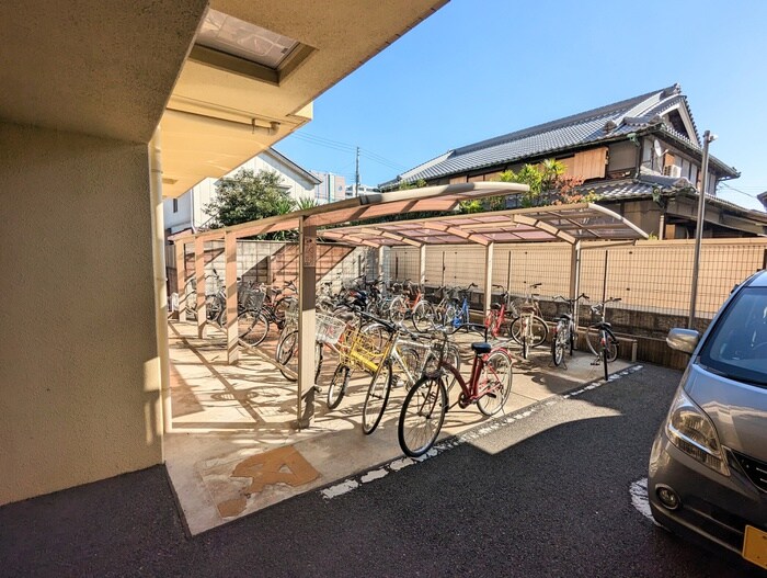 物件外観写真6　(駐輪場)