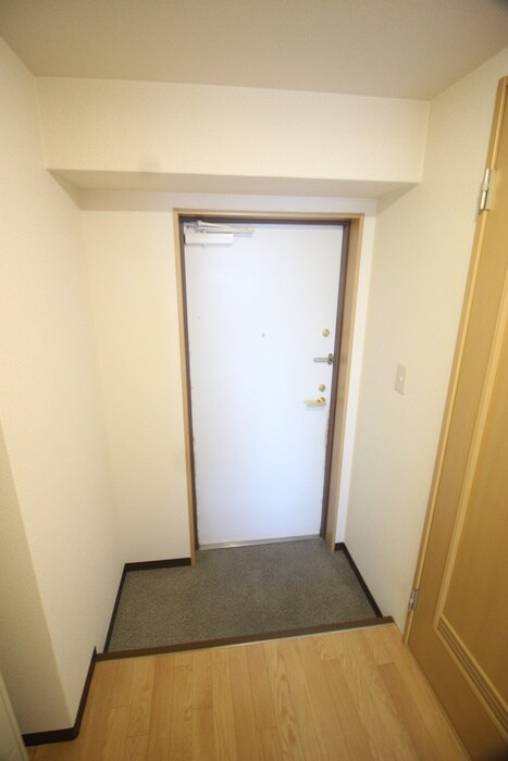 物件内観写真13　(玄関)