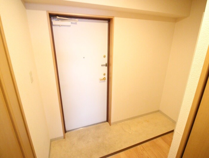 物件内観写真16　(玄関)