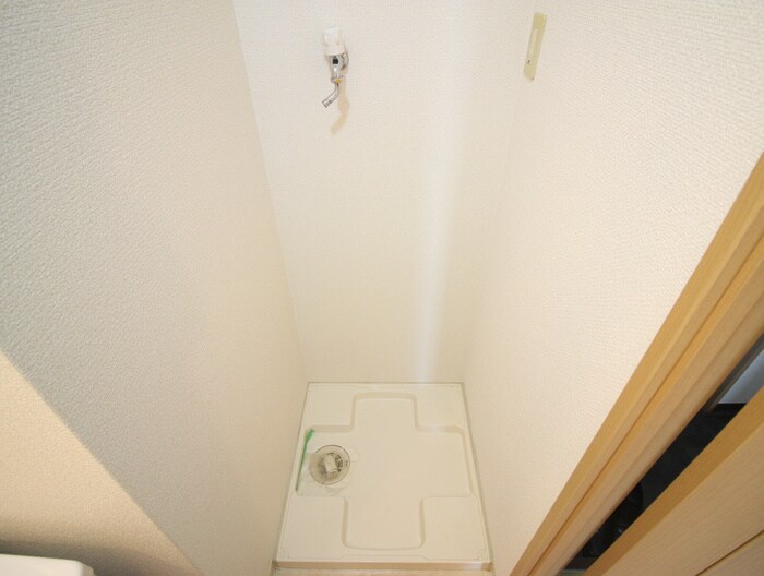 物件内観写真16　(洗濯機置場)