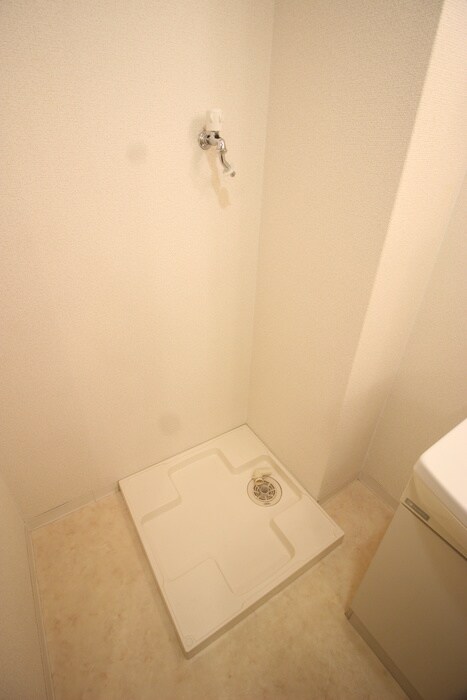 物件内観写真16　(洗濯機置場)