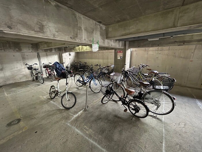 物件外観写真5　(駐輪場)