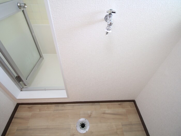 物件内観写真10　(洗濯機置場)