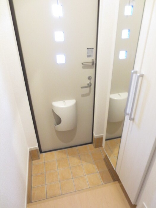 物件内観写真7　(玄関)