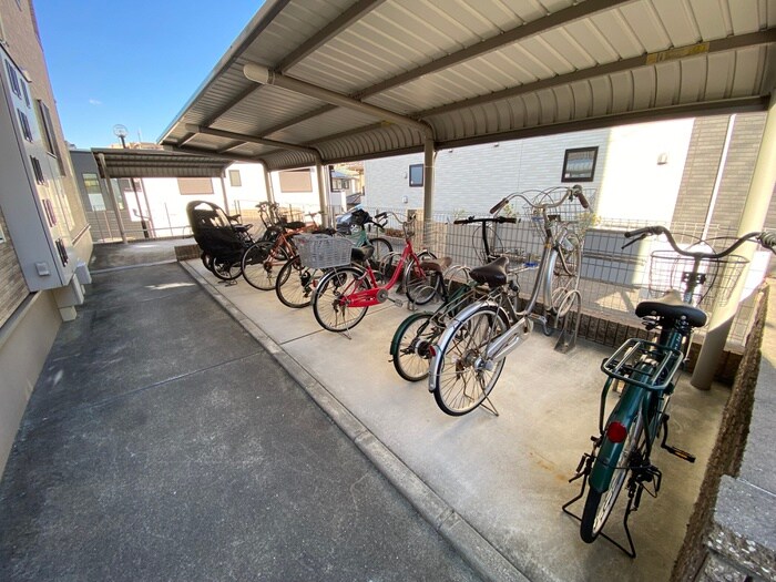 物件外観写真3　(駐輪場)