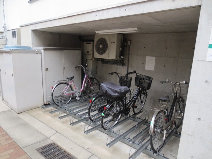 物件外観写真3　(駐輪場)