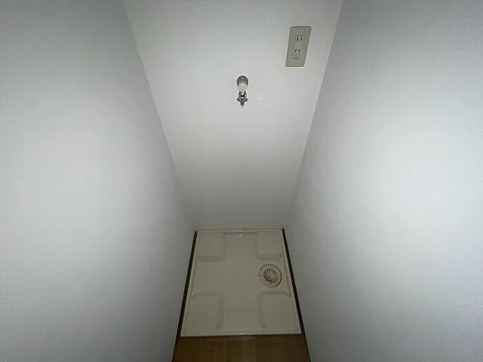 物件内観写真14　(洗濯機置場)