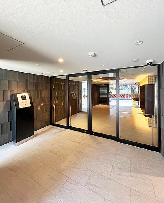 物件外観写真3　(エントランス部分)